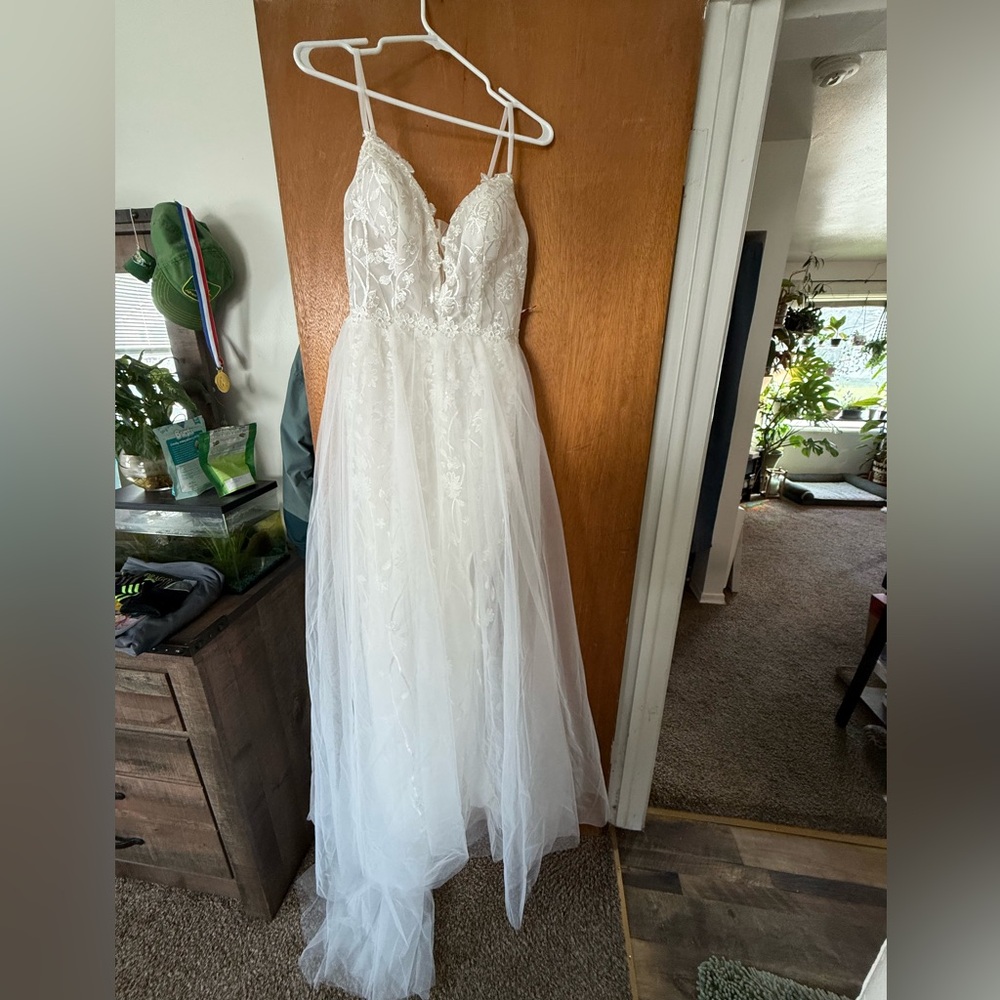 Elegant White Lace wedding dress